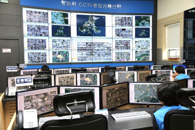 창원시 CCTV통합관제센터, 범죄 및 사고예방에 ? 역할.jpg