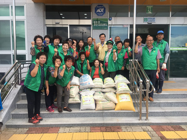 회화면새마을협의회  사랑의 쌀 나누기 행사 및 환경정화 활동.JPG