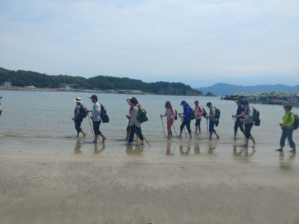 경남 고성군, 주민 참여 해양치유 프로그램 시범 운영(상족암군립공원) (1).jpg