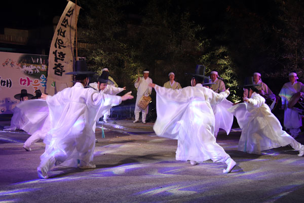 0724 밀양공연예술축제(전통연희극_밀양신선바위학춤).jpg