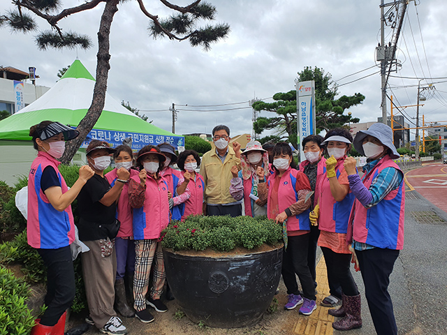 20210914 - 하남읍 생활개선회, 추석맞이 가을꽃 식재(2).jpg