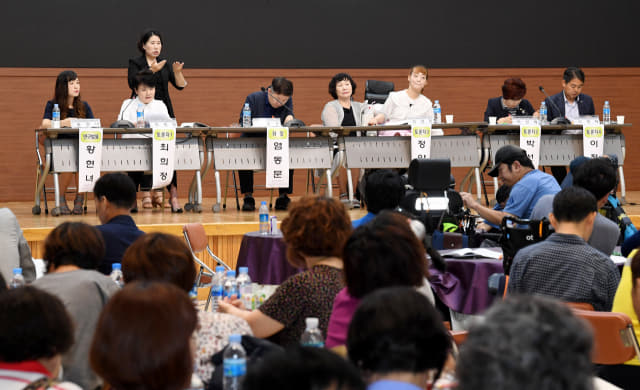 9일 열린 ‘창원시 장애인 지역사회전환 주거지원 정책 토론회’에서 참석자들이 토론하고 있다./성승건 기자/