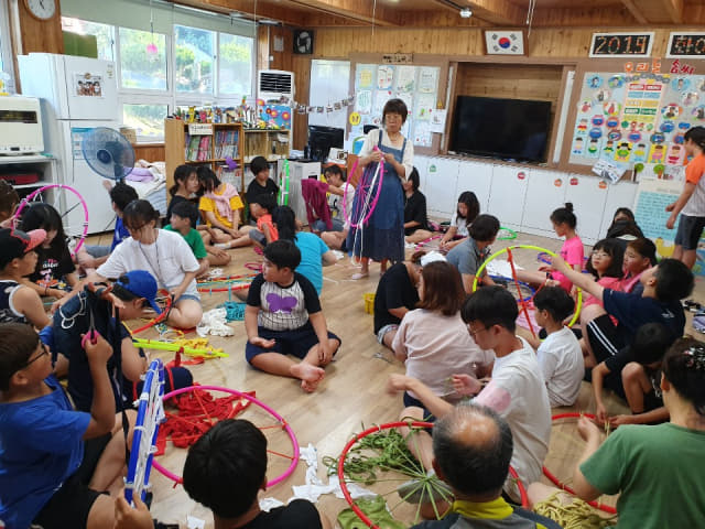 함안 외암초등학교는 지난 10~11일 전교생이 참여한 가운데 ‘외암가족 독서캠프’를 열었다./외암초/