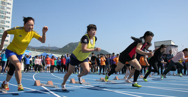 제17회 사천시민체육대회 육상경기 장면. 사천시
