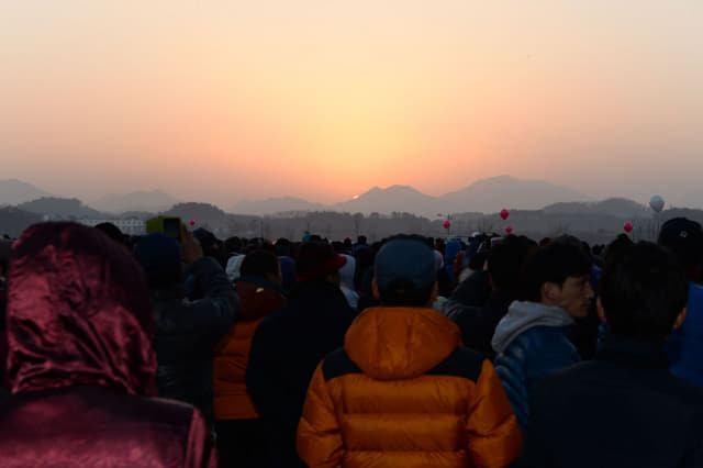 2014년1월1일 남지철교에서 해맞이 행사를 개최하고 있다.