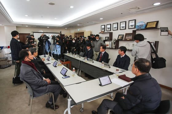 한국프로축구연맹 이사회가 24일 긴급이사회를 열고 K리그 개막 잠정 연기를 논의하고 있다./한국프로축구연맹/