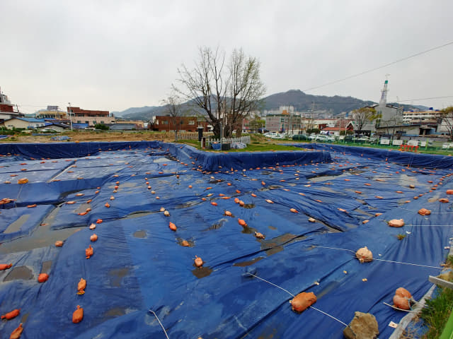 1일 오전 김해시 봉황동 일원 유적 발굴 작업이 진행되고 있는 부지 모습.