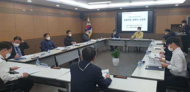 창원시는 20일 시청 회의실에서 관계자 20명이 참석한 가운데 교통사고 줄이기 해법을 찾기 위한 간담회를 개최했다.