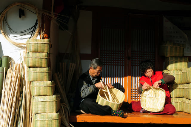 담양 주민들은 집집마다 죽세품을 만들어 300년 전통의 죽물시장에 내다팔았다.