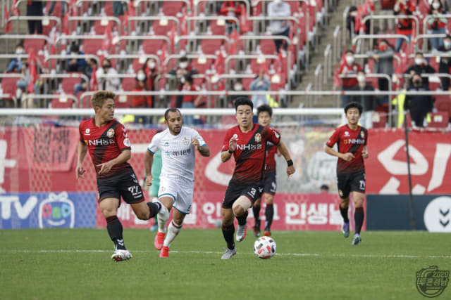 경남FC가 지난 21일 창원축구센터에서 대전하나시티즌과 최종전을 벌이고 있다./경남FC/