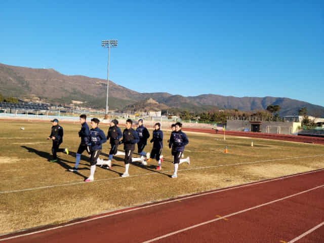 거제스포츠파크에서 훈련하고 있는 인천유나이티드 프로축구팀 선수들./거제시축구협회/