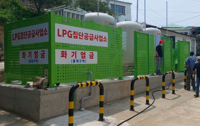 거제시 이수도 70가구 주민들에게 LPG가스를 공급할 탱크 저장시설./거제시/