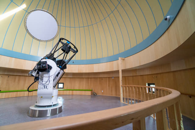 주관측실에 설치돼 있는 주망원경인 70cm 반사망원경.