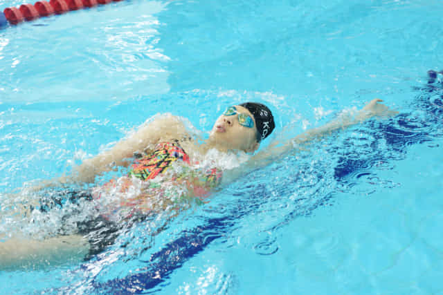 지난 9일 진주학생수영장에서 경남체고 상서연이 훈련을 하고 있다.