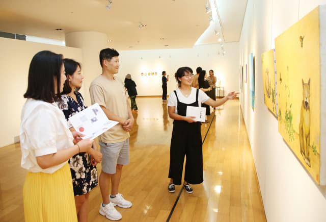 BNK경남은행갤러리에서 열리고 있는 ‘라라랜드전’.