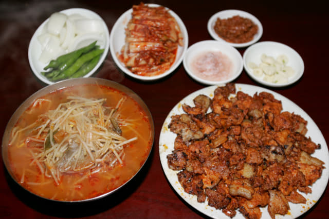전국적으로 유명한 함안 소고기국밥.