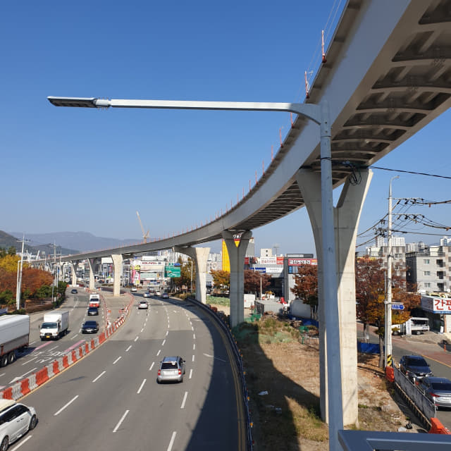 도시철도 양산선 양산시청~종합운동장 구간 구조물이 순조롭게 건설되고 있다./양산시/