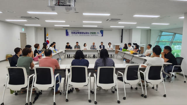 지난 8일 경남교육청 미래교육원에서 AI인재양성미래학교 교육과정에 선발된 학생들과 학부모들이 참석한 가운데 입학식을 개최했다./경남교육청/